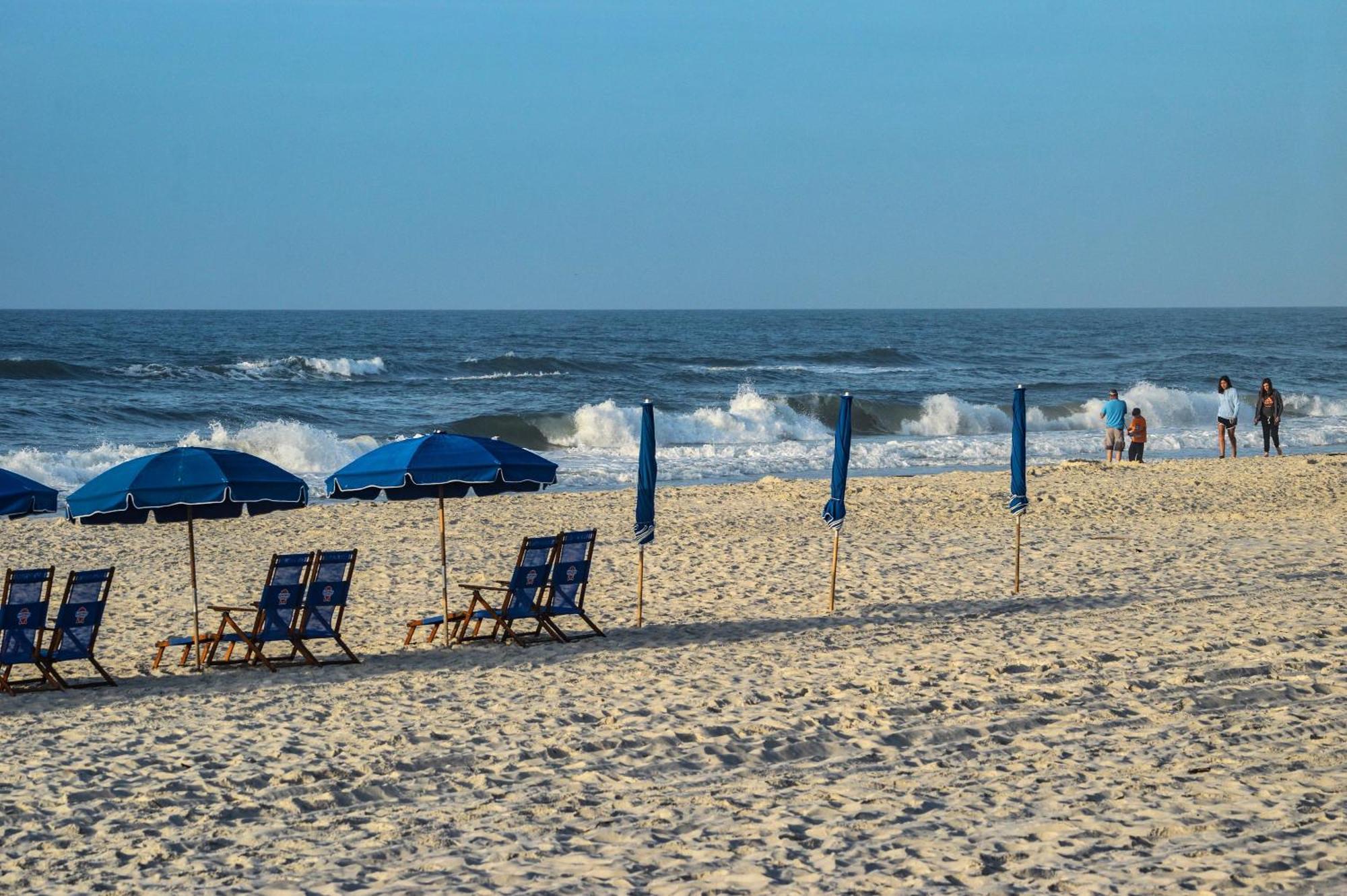 The Beach Is Only Steps Away غولف شورز المظهر الخارجي الصورة