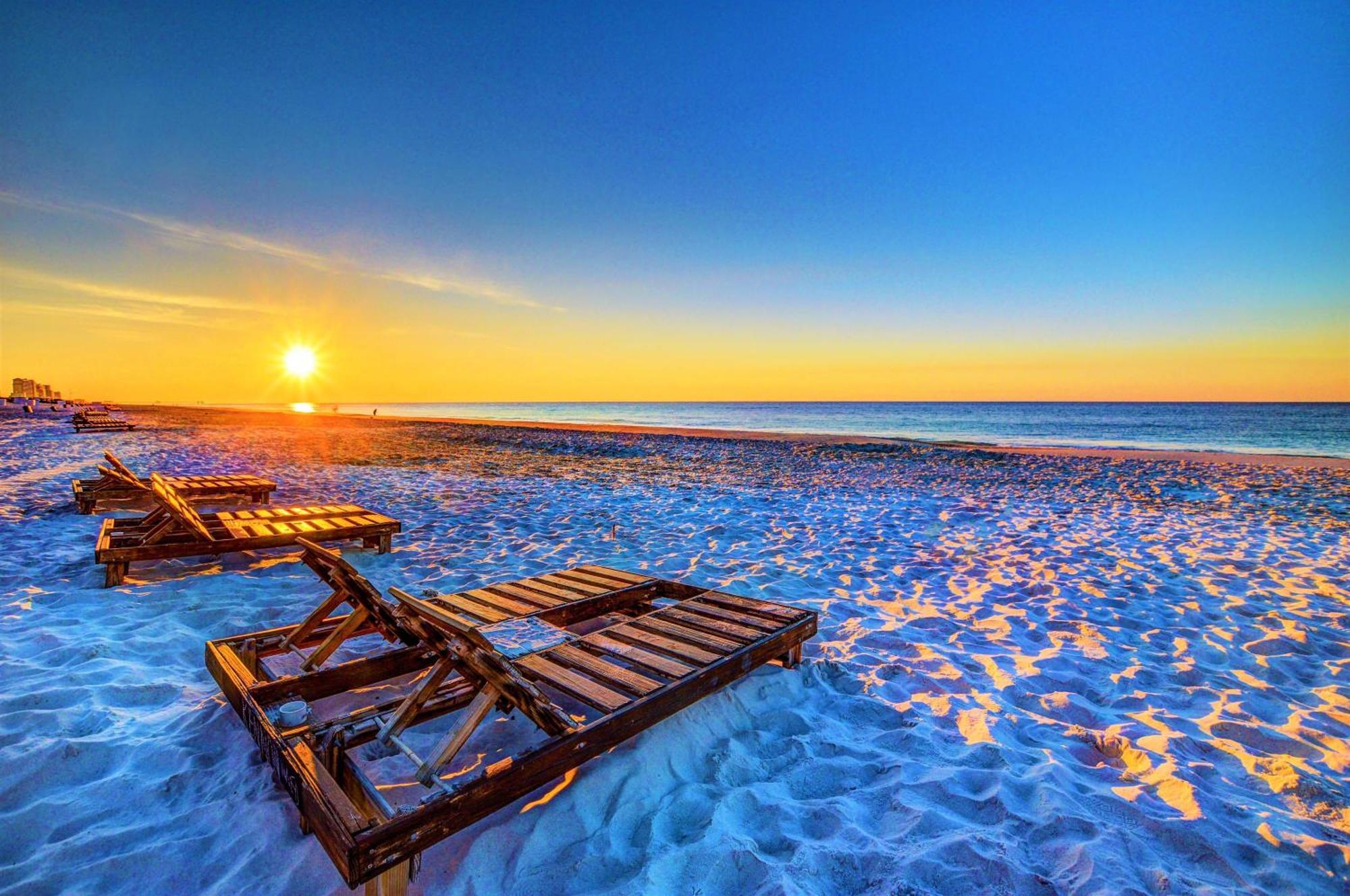 The Beach Is Only Steps Away غولف شورز المظهر الخارجي الصورة