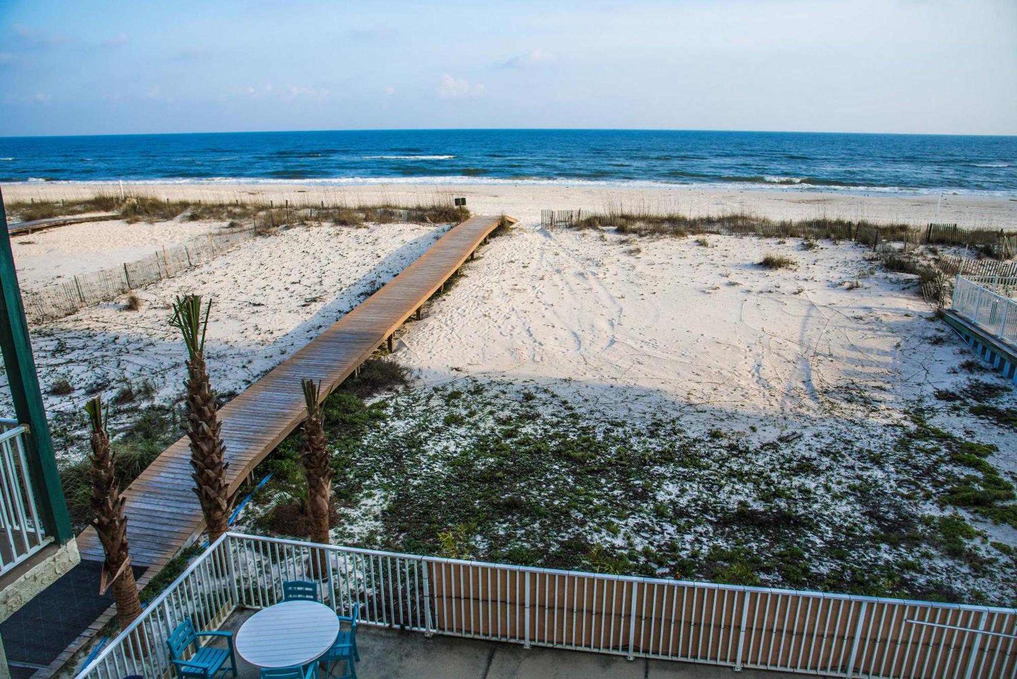 The Beach Is Only Steps Away غولف شورز المظهر الخارجي الصورة